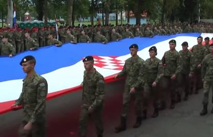 Ponosni mladi kadeti kninsku zastavu donijeli su u Zagreb 
