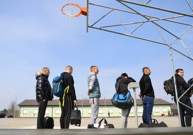 Ministar Anušić i general Kundid na prvom danu TVO-a na Slunju