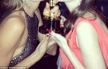 Stacy dijeli Clooneyjevu sreću: Oscara izljubila s prijateljicom