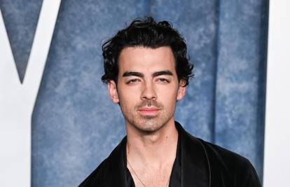Joe Jonas otkrio čega se najviše srami: 'Pobjeglo mi je baš na koncertu, išao sam se presvući'