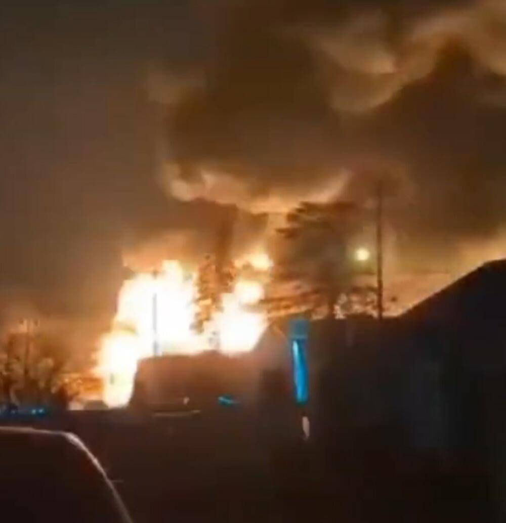 VIDEO Vlak prevozio klor, ispao s tračnica i eksplodirao. Svi u krugu 2 km hitno evakuirani!