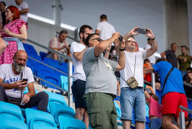 Osijek: Navijači uživali na otvorenom danu tribina novog stadiona