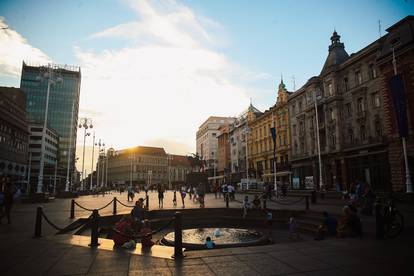 Zagrepčani su spas od vrućine potražili u gradskim parkovima