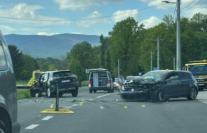 Dvoje ozlijeđenih u sudaru dva automobila u Zagrebu