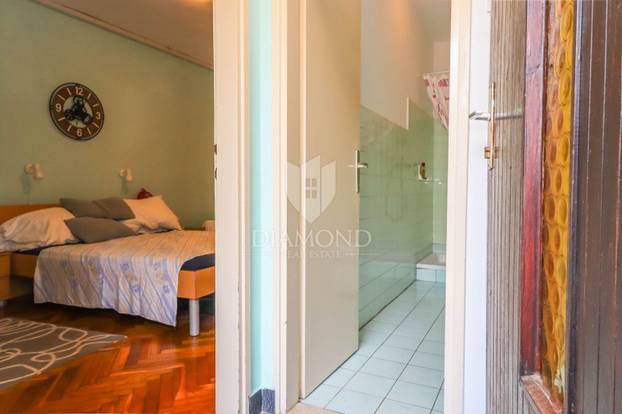 FOTO U Istri prodaju sobu od 22 kvadrata! TV je na stolcu. Kažu da izlazi na more, ovo je cijena