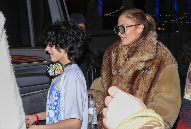 *EXCLUSIVE* Jlo and daughter head home after enjoying the SZA concert in LA!