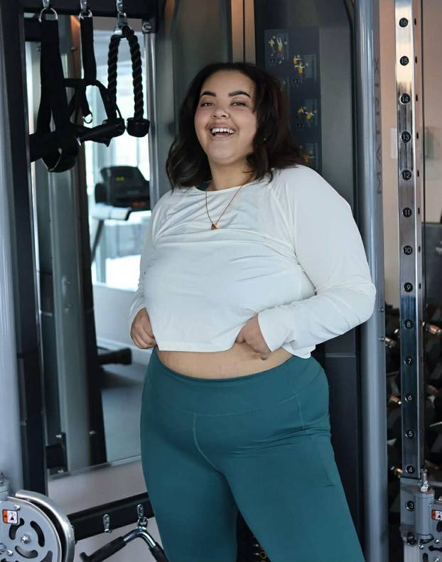 Plus-size influencerica ponosno pokazuje svoje obline: 'Tko se ne bi hvalio ovakvim grudima?'