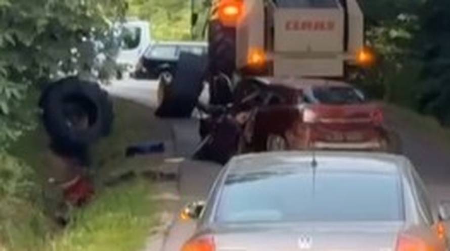 Sudar u Pokupskom: Mladić autom naletio na kotač traktora