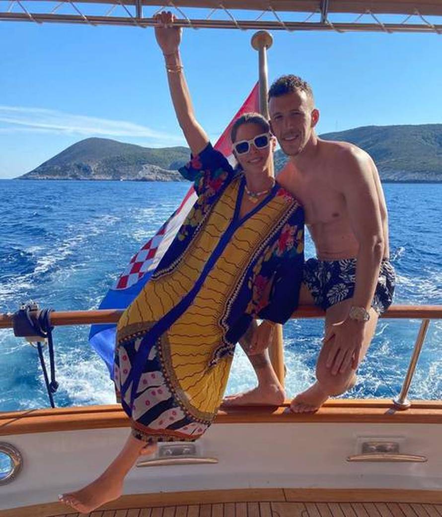 'Vatreni' vole Jadran: Perišić se tajno vjenčao, Livaković išao na krstarenje, Mandžukić zasvirao