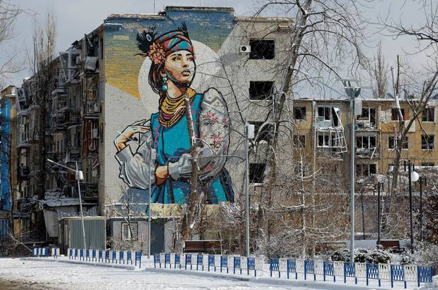 People of war-torn towns in Ukraine's Donetsk region aim to rebuild lives