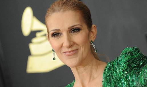 Celine Dion s obo&zcaron;avateljima je pjevala ispred pari&scaron;kog hotela