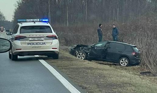 VIDEO U nesreći kod Privlake nekoliko je ljudi prevezeno u bolnicu: 'Dijelovi su po cesti...'