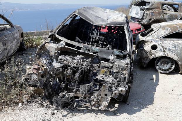 Omiš: Veliki broj izgorenih automobila u požaru