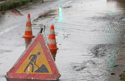 U Splitu i okolici pucaju cijevi za vodu: Za građane su osigurali cisterne, ali kvarovi se nižu