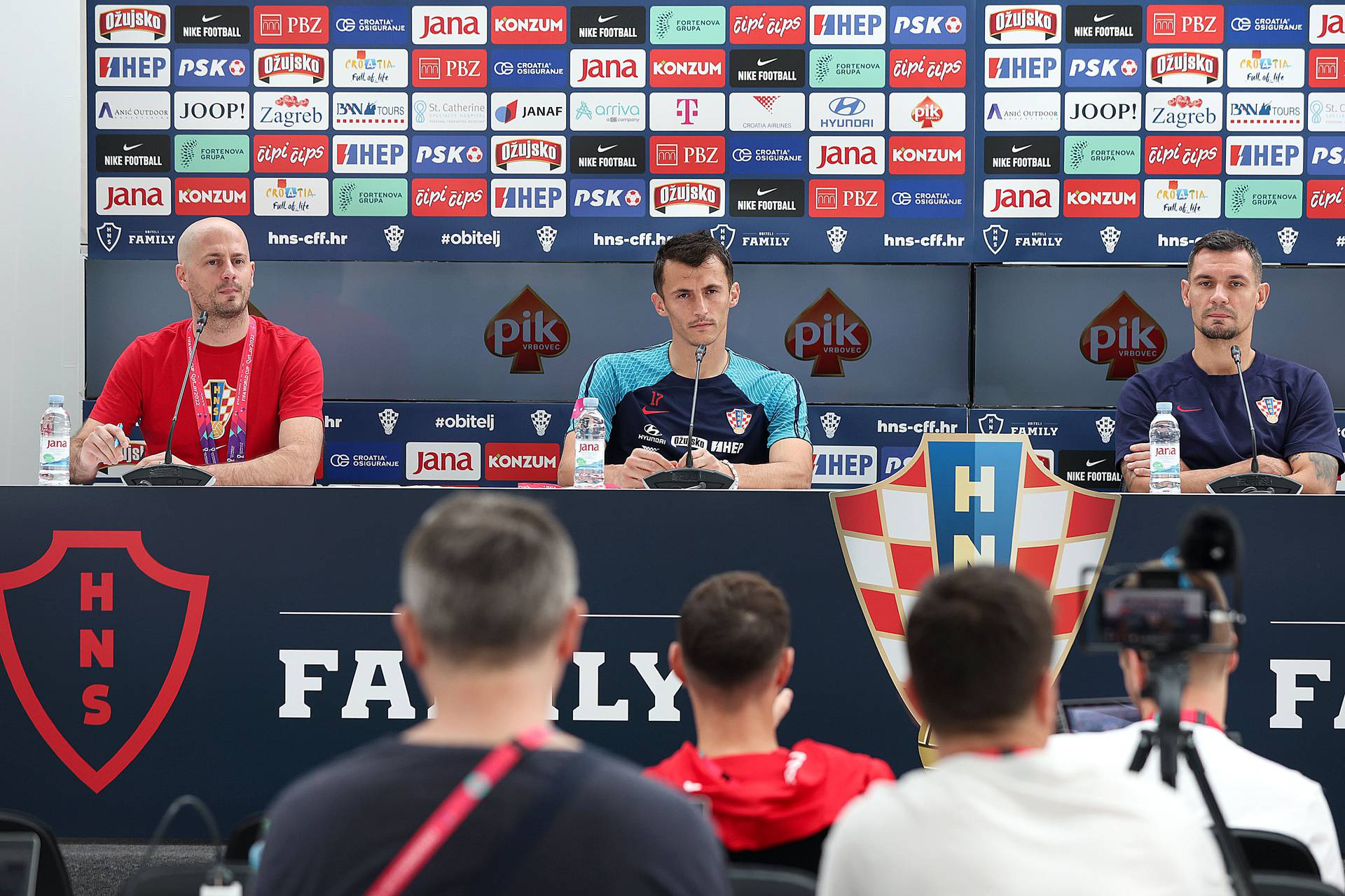 Prvi je dan Svjetskog prvenstva u Kataru, na konferenciji za medije hrvatske reprezentaicjie bili su s  Ante Budimir i Dejan Lovren