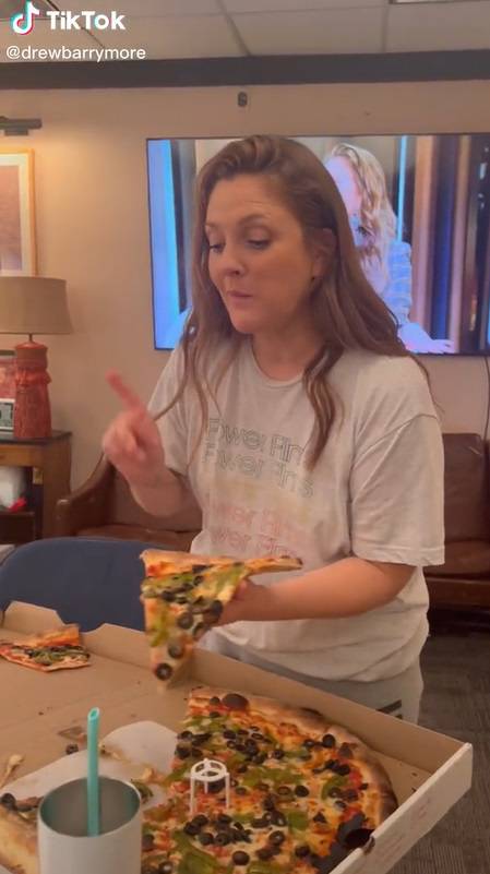 Glumica snimila na koji način jede pizzu: 'Život je prekratak. Zašto to činiš? Samo ju pojedi!'