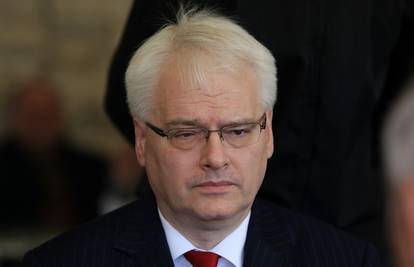 Bez riječi: Ivo Josipović se poklonio kod Kamenog križa