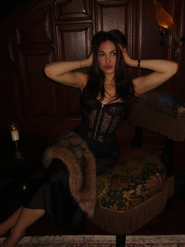 FOTO Čehinja zavela rekordera F1 pa ga ostavila, a on briljira