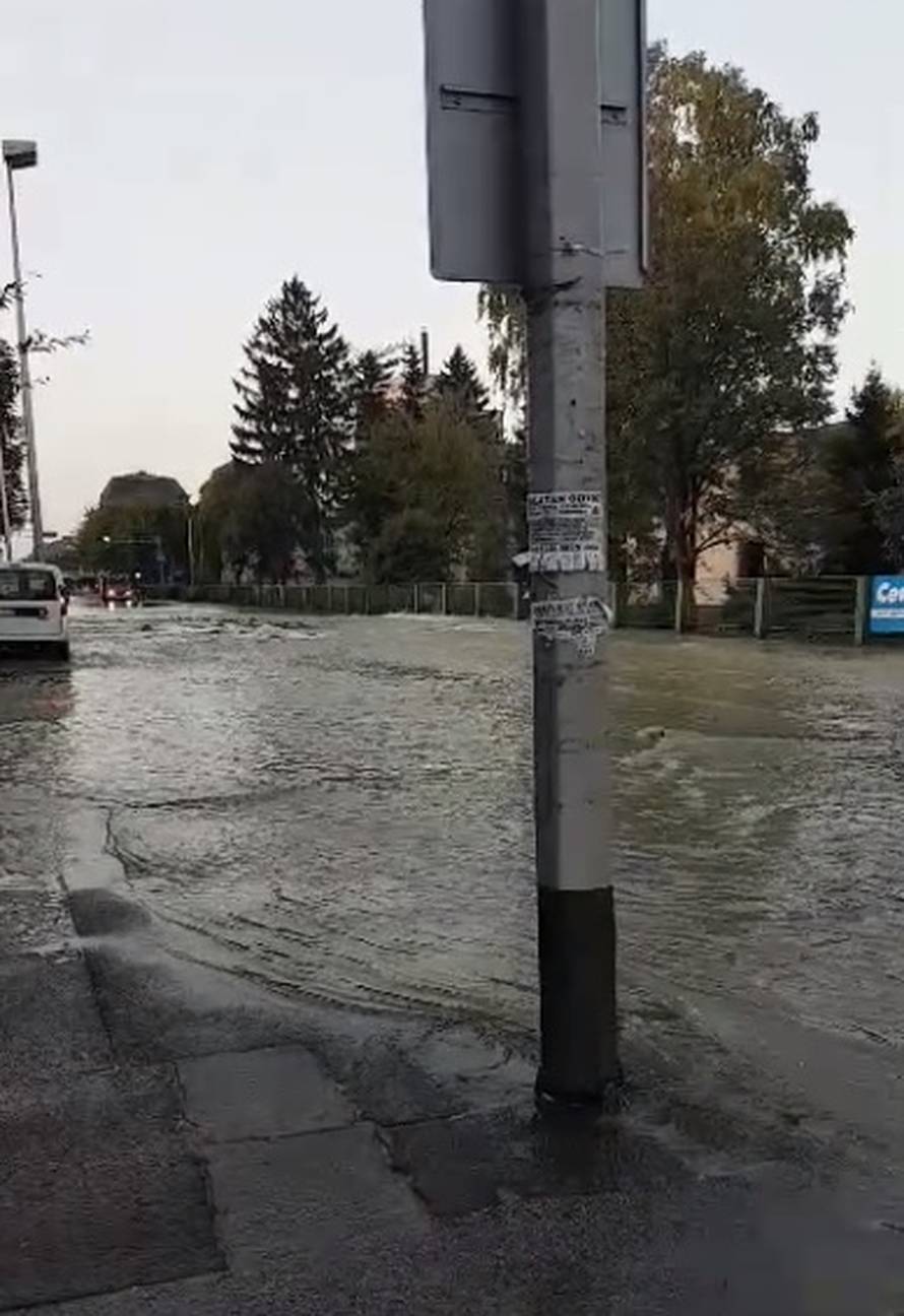 VIDEO Ovako je počela poplava na Trešnjevci: 'Čuo sam prasak, voda je šikljala 4 metra u zrak!'