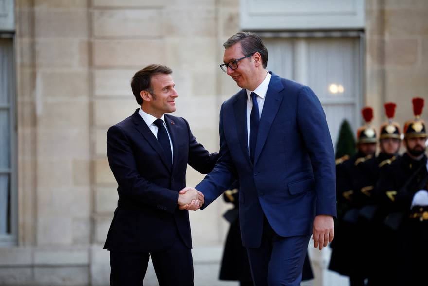 Francuski predsjednik Emmanuel Macron primio je srpskog kolegu Aleksandra Vučića na radnu večeru u Elizejskoj palači u Parizu