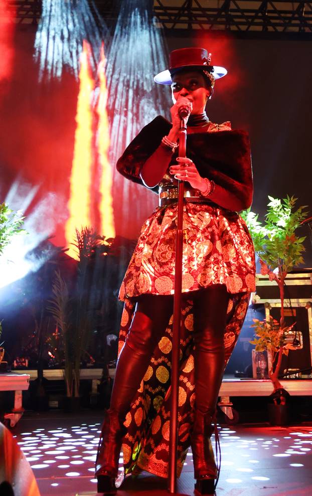 Šibenik:  Britanski trip-hop bend Morcheeba uveo je šibencane i njihove goste u novu 2026.godinu