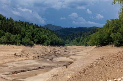 Nevjerojatni prizori: Lokvarsko jezero isušeno nakon nekoliko mjeseci. Evo kako izgleda danas