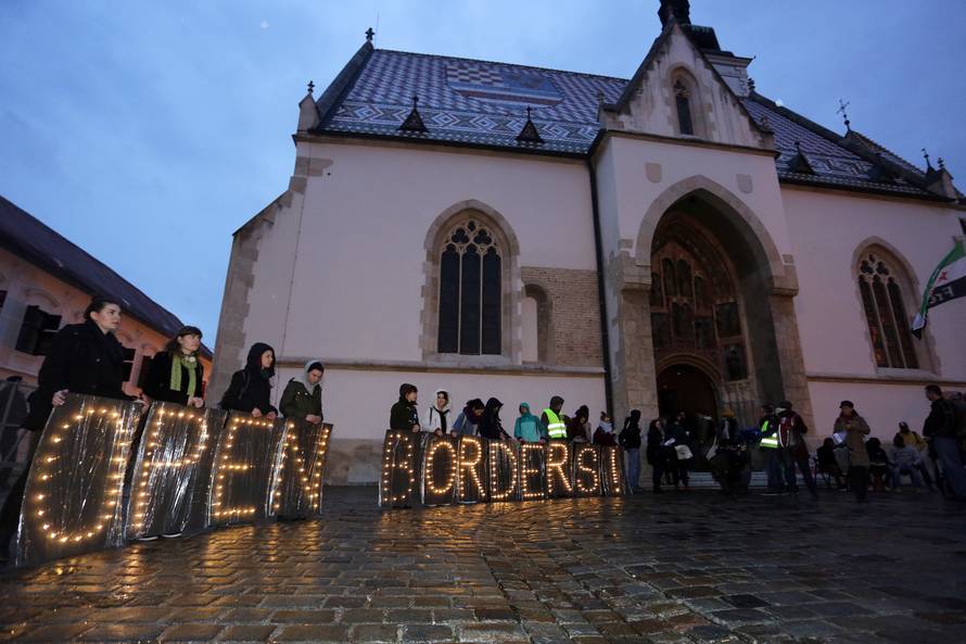 Stotine na Markovu trgu protiv zatvaranja rute za izbjeglice