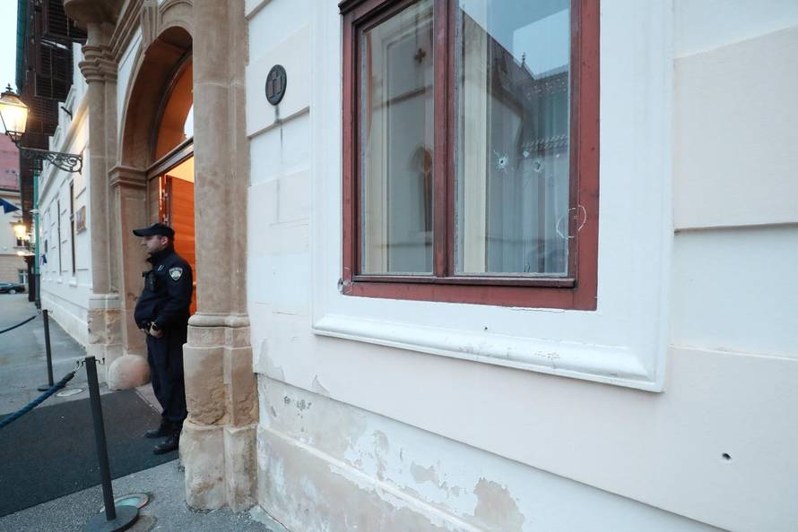 Zagreb: Vidljive rupe od metaka na zgradi Vlade