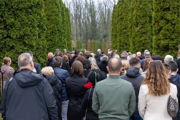 Vukovar: Posljednji ispraćaj i ukop identificiranih posmrtnih ostataka hrvatskog branitelja iz Domovinskog rata Stjepana Patka 