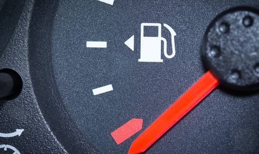 Upalila se lampica za gorivo? Evo koliko još možete voziti