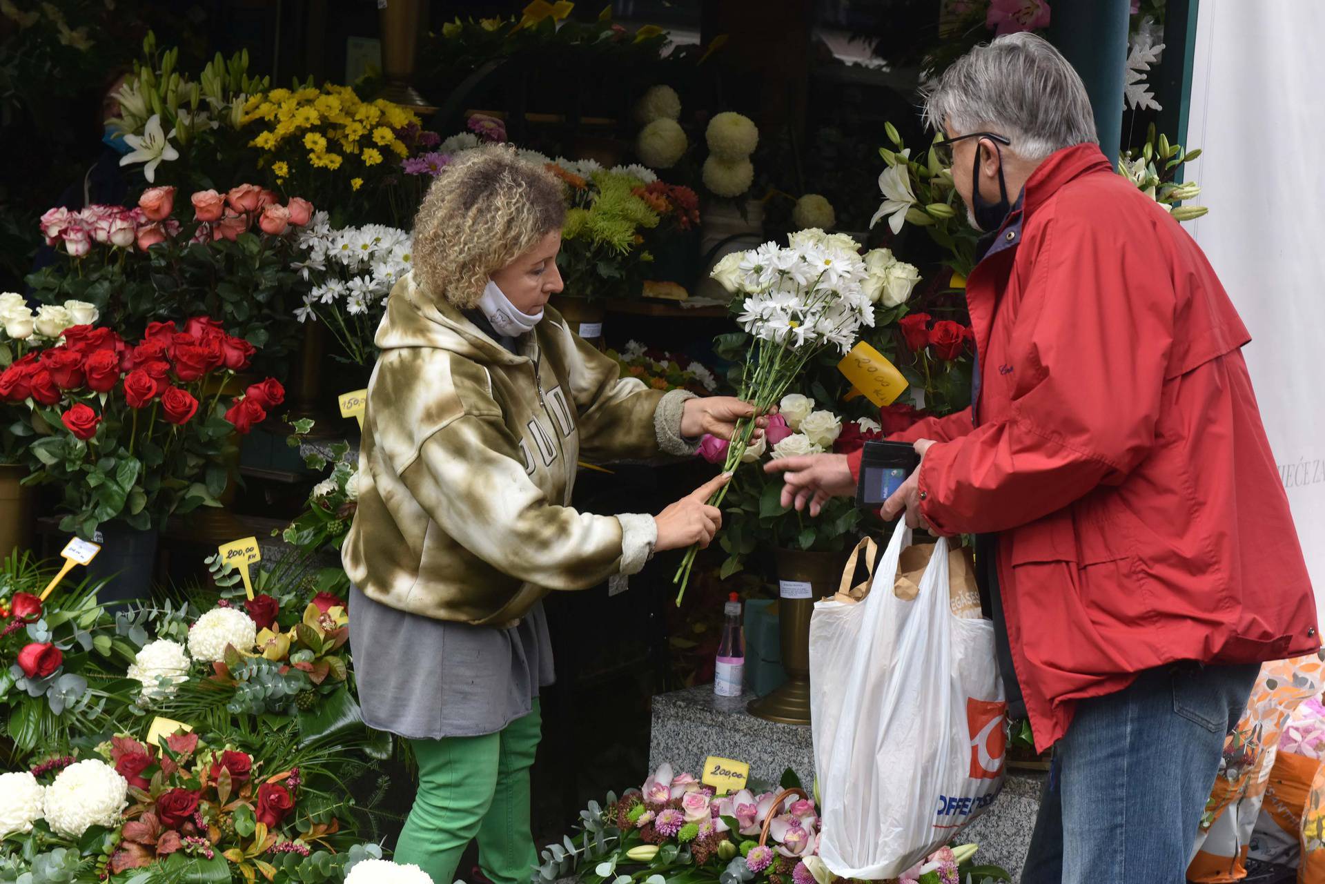 Zagrepčani ogorčeni: Bojimo se kupiti cvjetne aranžmane, sve pokradu, čak i maćuhice za 3 kn