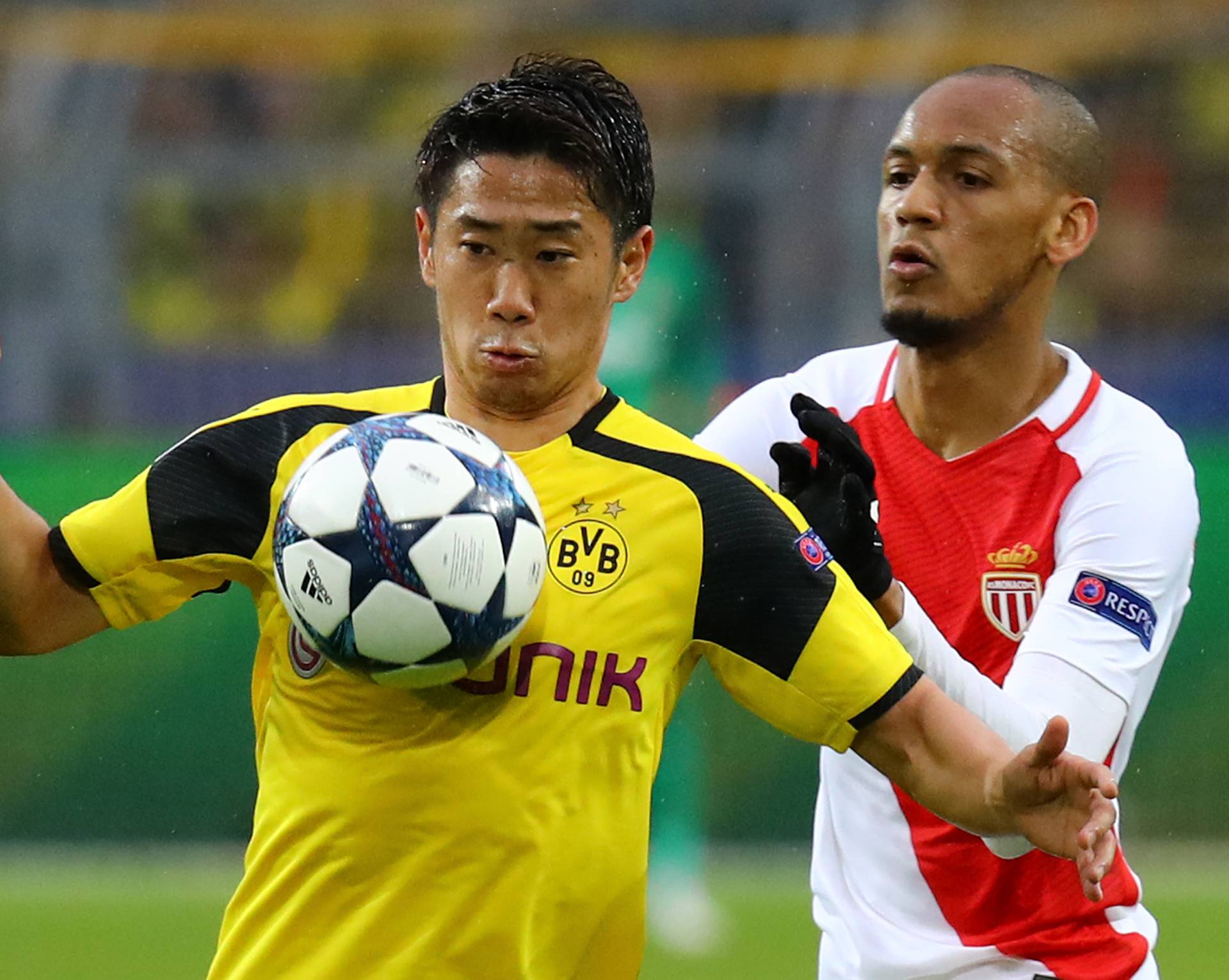 Borussia Dortmund's Shinji Kagawa in action with Monaco's Fabinho