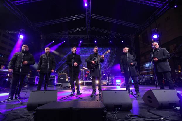 Zagreb: Koncert Želim život, zaklade Ana Rukavina na glavnom gradskom trgu