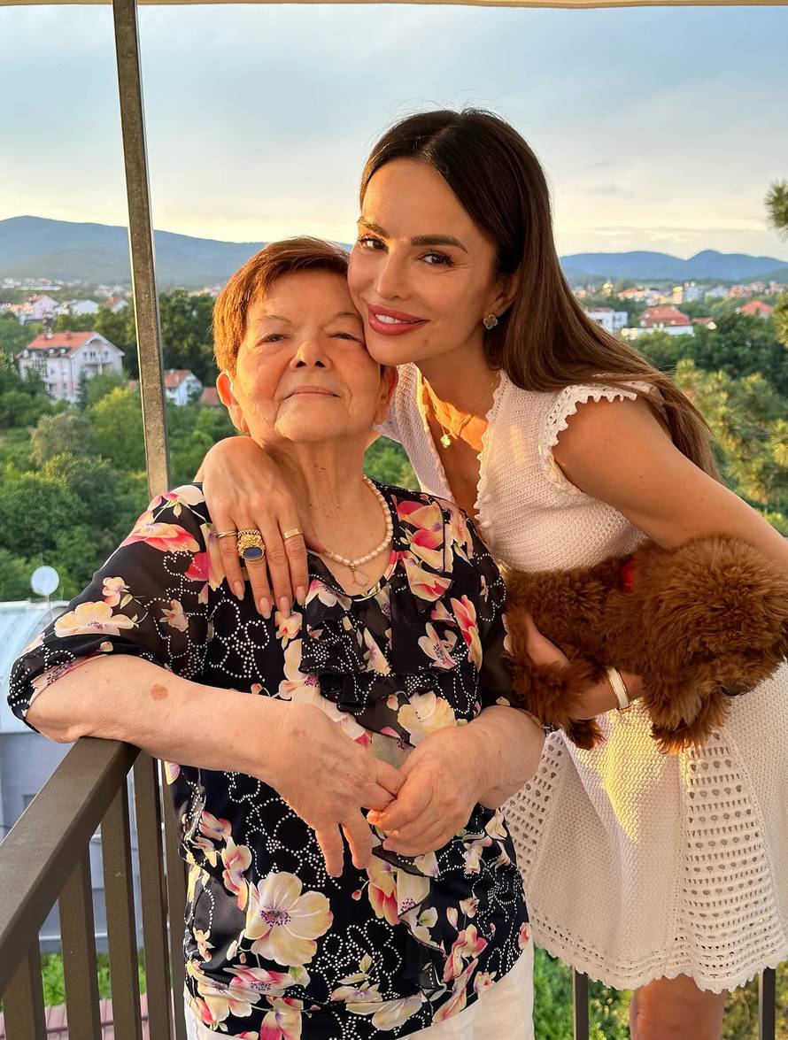Severina posvetila emotivnu objavu mami: 'Nisam mogla izbaciti ni jednu jer...'