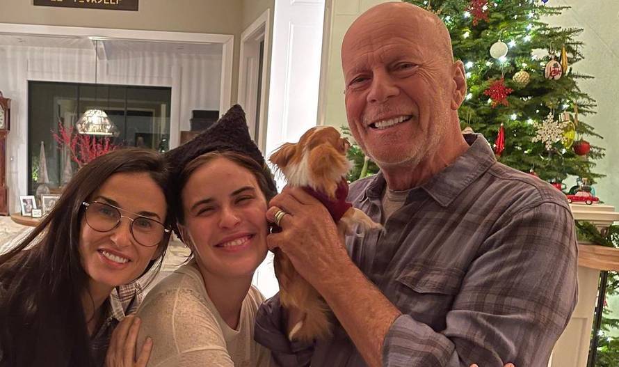 Bruce Willis nije uspio pucati na setu filma. Pitao je ekipu što on radi ovdje. Imao i bubicu u uhu