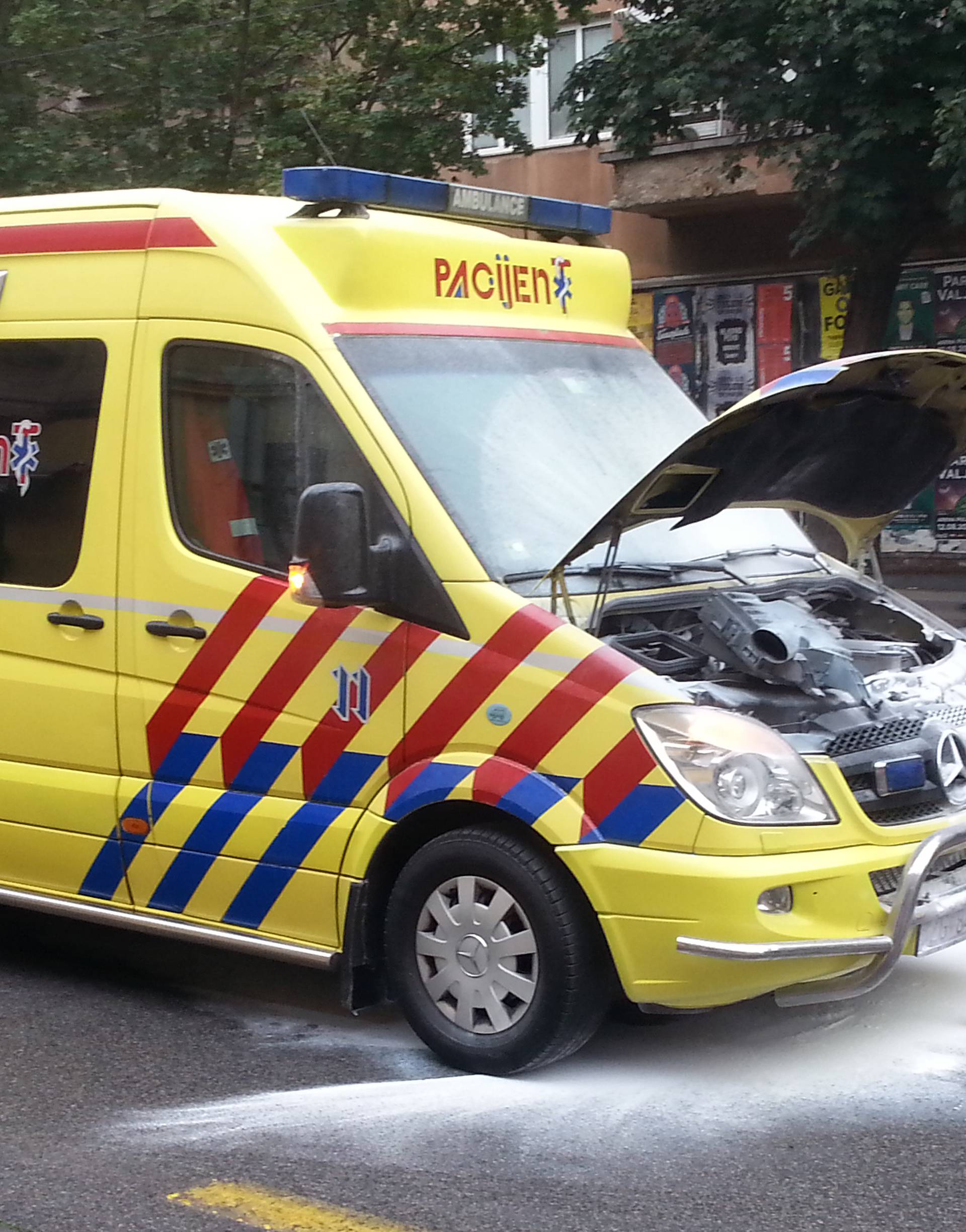 Drama u Vlaškoj: Izbio požar u Hitnoj dok je vozila pacijenticu