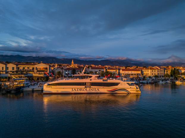 Novalja: Zalazak sunca uz oblake i more