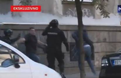 Snimili su tučnjavu u kojoj je policija istukla Vučićeva brata