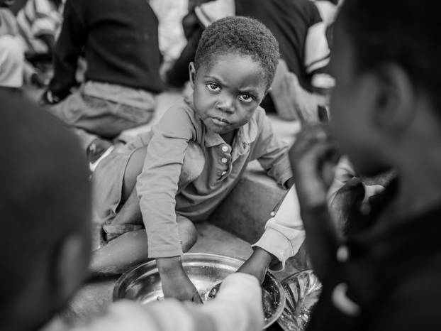 Osijek: Dio postave izložbe fotografija fotoreporterke Pixsella Emice Elveđi "Srce za Afriku"