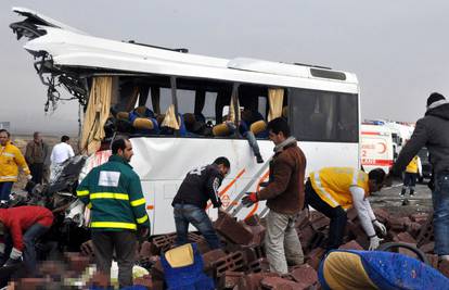 Turska: U stravičnom sudaru kamiona i autobusa 25 mrtvih