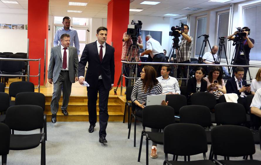 Grbin: Ja nisam Pernar da bih čekao  da netko pozove stražu