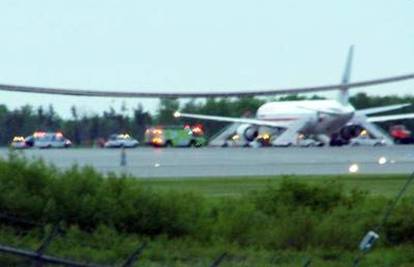 Boeing je prisilno sletio u Kanadi radi dima u zahodu