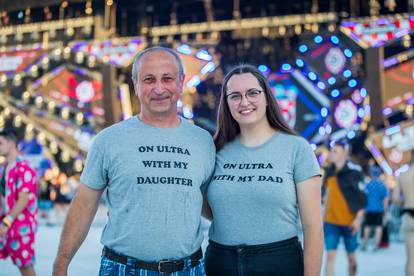 FOTO 'Prevruće je, obuci samo tange!' Pogledajte u čemu su sve stizali partijaneri na Ultru...