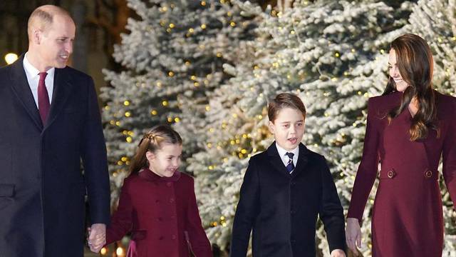 Kraljevska obitelj osmjesima je uzvratila Harryju i Meghan: Na okupljanju su pokazali jedinstvo