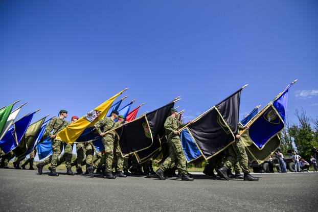 Velika Gorica: Uvježbavanje pješačkih postroja Hrvatske vojske za svečani vojni mimohod