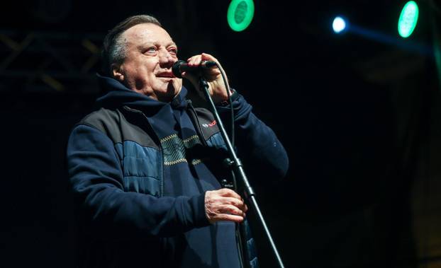 Halid Bešlić nastupa na otvorenju 199. Samoborskog fašnika