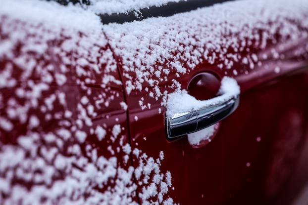 Snijeg je počeo padati i u Zagrebu