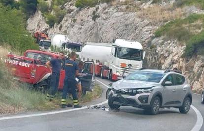 Kaos na cesti: Vatrogasci se kod Dubrovnika sudarili s autom