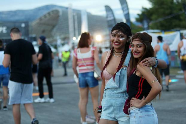 Split: Posjeteitelji pristižu na treću večer Ultra Europe festivala 2018.