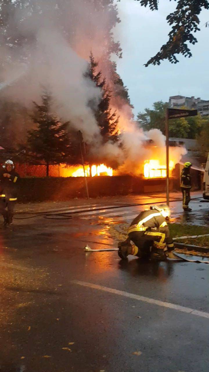 Snimka požara: Vatra 'gutala' napušteni objekt u Zagrebu